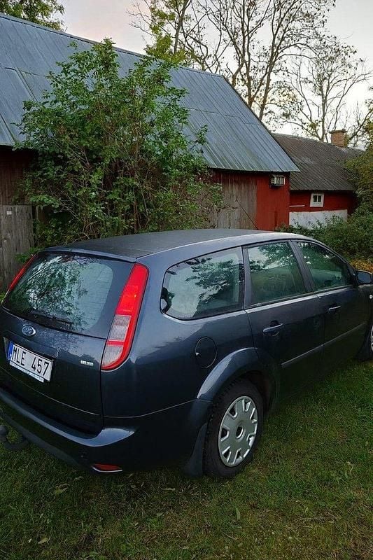 Grå Begagnad 2007 Ford Focus Kombi | 35 000 kr (Superpris) - Bild 1/3