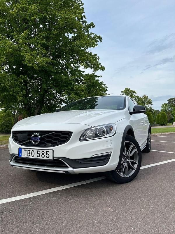Begagnad 2018 Volvo S60 CC Sedan | 210 000 kr - Bild 1/4