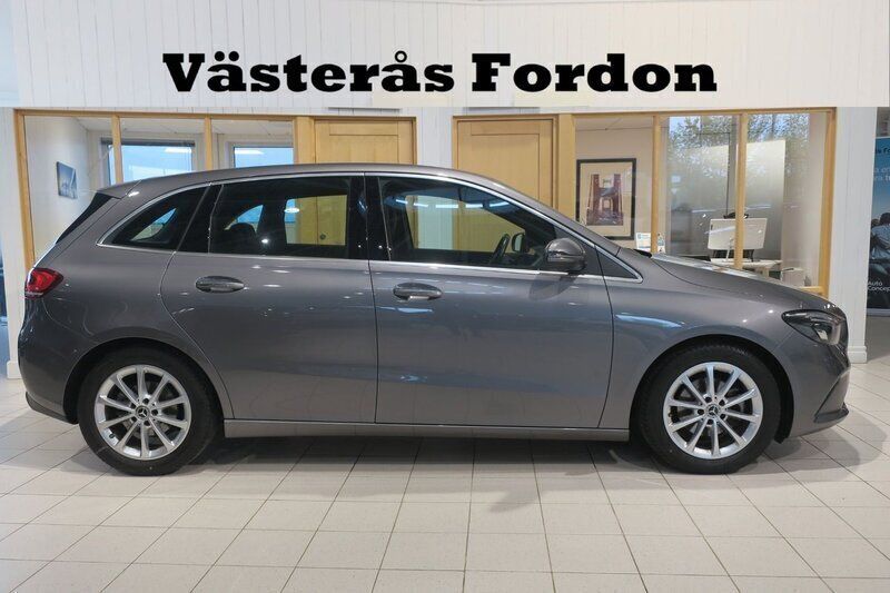Mörkgrå Begagnad 2019 Mercedes B180 Minibuss | 229 900 kr (Marknadspris) - Bild 1/4