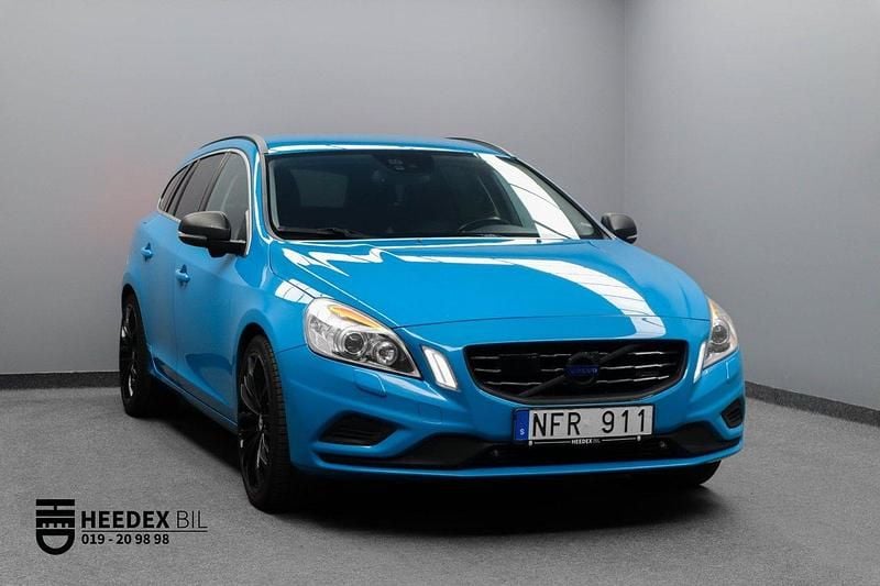 Blå Begagnad 2012 Volvo V60 R-Design Kombi | 139 900 kr (Dyr) - Bild 1/4