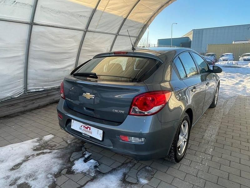 Begagnad Chevrolet Cruze 124 HK (91 kW) 2011 Grå Halvkombi