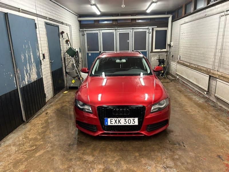 Begagnad Audi A4 160 HK (117 kW) 2011 Röd metallic Kombi