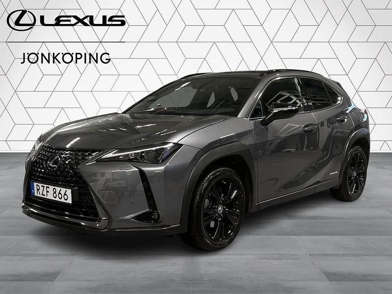 Grå Begagnad 2022 Lexus UX 250h Sport Line SUV | 299 000 kr (Marknadspris) - Bild 1/4