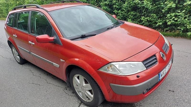 Röd Begagnad 2005 Renault Mégane GrandTour Kombi | 29 900 kr (Marknadspris) - Bild 1/4