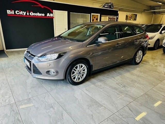 Brun Begagnad 2012 Ford Focus Titanium Kombi | 69 900 kr (Lite dyr) - Bild 1/4