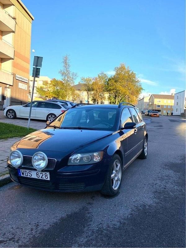 Blå Begagnad 2005 Volvo V50 Kombi | 6 000 kr (Superpris) - Bild 1/2