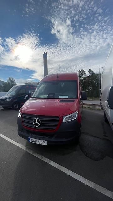 Röd Ny 2025 Mercedes Sprinter Van | 700 000 kr - Bild 1/4