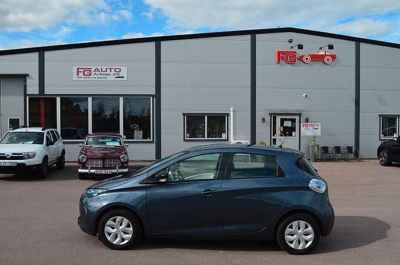 Grå Begagnad 2018 Renault Zoe Life Halvkombi | 69 900 kr (Bra pris) - Bild 1/4