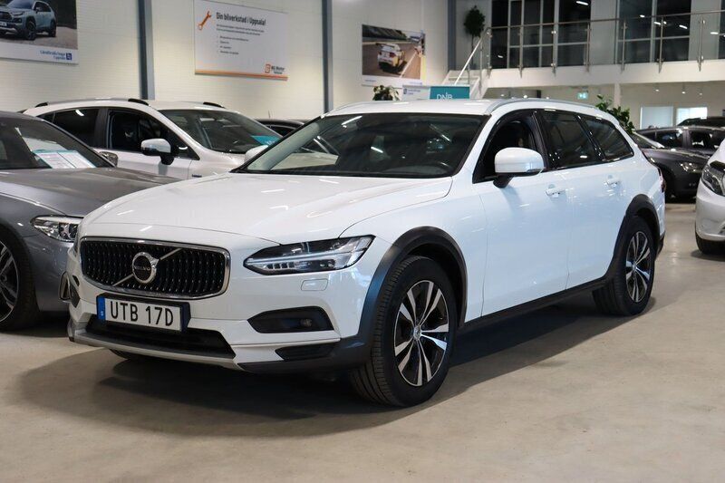 Vit Begagnad 2020 Volvo V90 CC Momentum Kombi | 244 900 kr (Marknadspris) - Bild 1/4