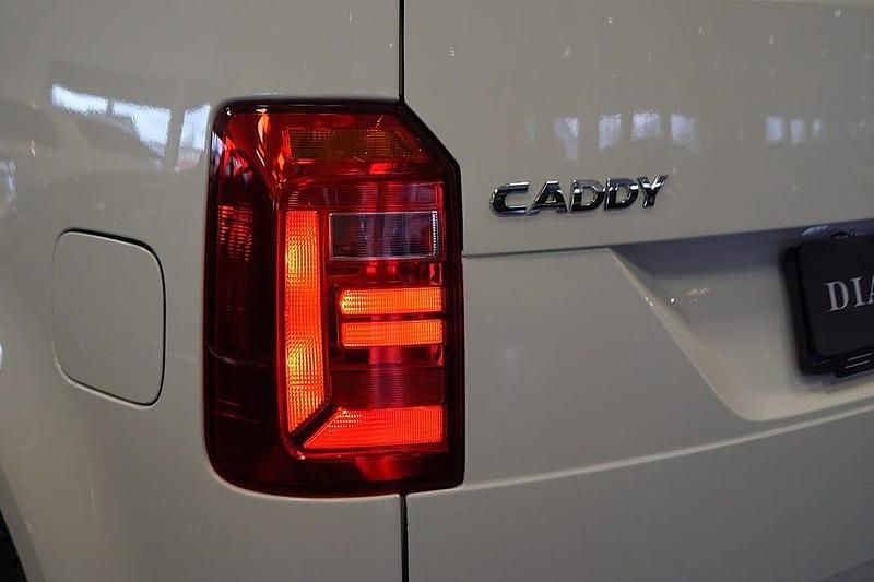 Begagnad VW Caddy 75 HK (55 kW) 2017 Vit Minibuss