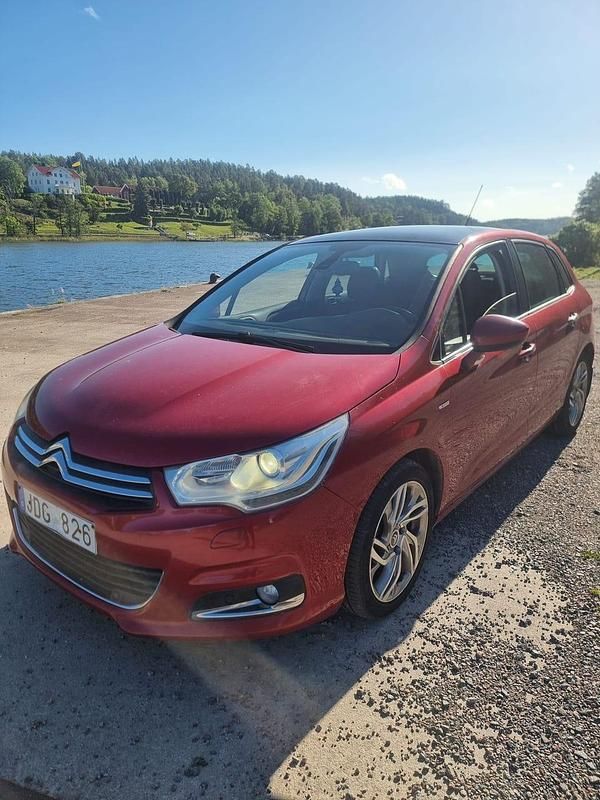 Begagnad Citroën C4 Exclusive 111 HK (81 kW) 2010 Röd