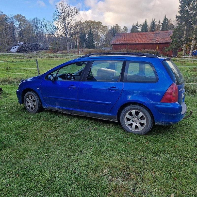 Blå Begagnad 2005 Peugeot 307 Kombi | 5 000 kr (Superpris) - Bild 1/3