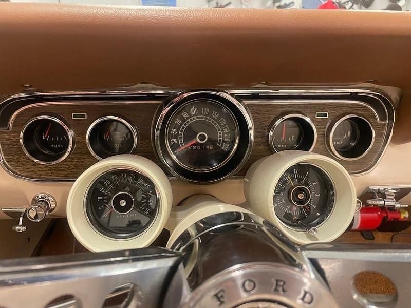 Begagnad Ford V8 203 HK (149 kW) 1966 Bronsmetallic Cab