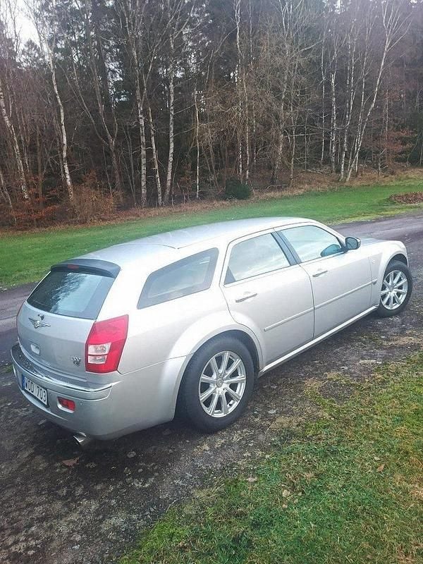 Begagnad 2005 Chrysler 300C Touring Kombi | 35 000 kr (Superpris) - Bild 1/2