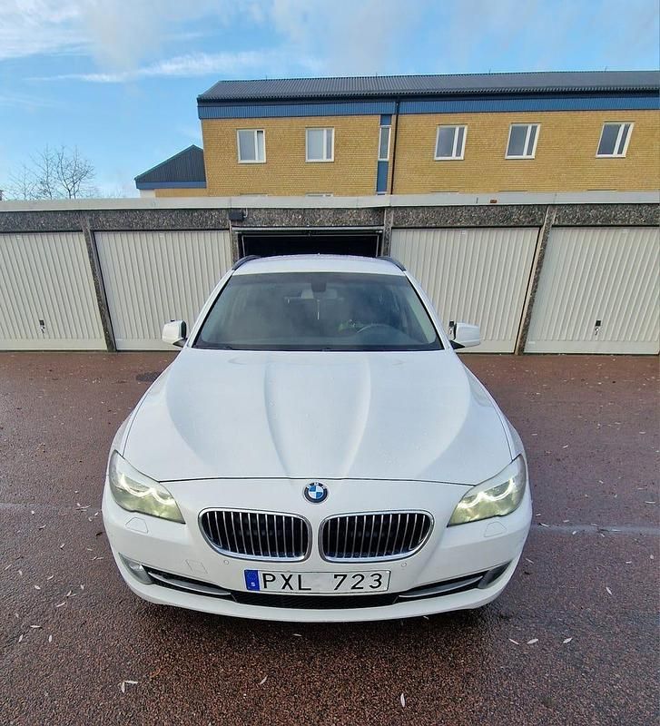 Begagnad 2013 BMW 520 Kombi | 117 500 kr (Bra pris) - Bild 1/4