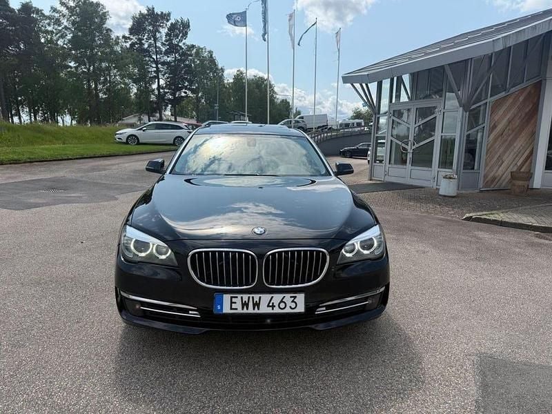 Begagnad BMW 750L Comfort Edition 451 HK (331 kW) 2012 Svart Sedan