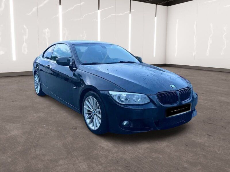 Svart Begagnad 2010 BMW 325 M Sport Sportkupé | 129 900 kr (Superpris) - Bild 1/4