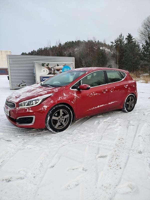 Begagnad 2018 Kia Ceed Halvkombi | 112 000 kr (Bra pris) - Bild 1/4