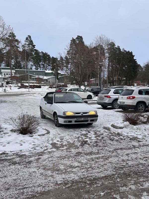 Begagnad 1994 Renault 19 Cab | 10 000 kr - Bild 1/4