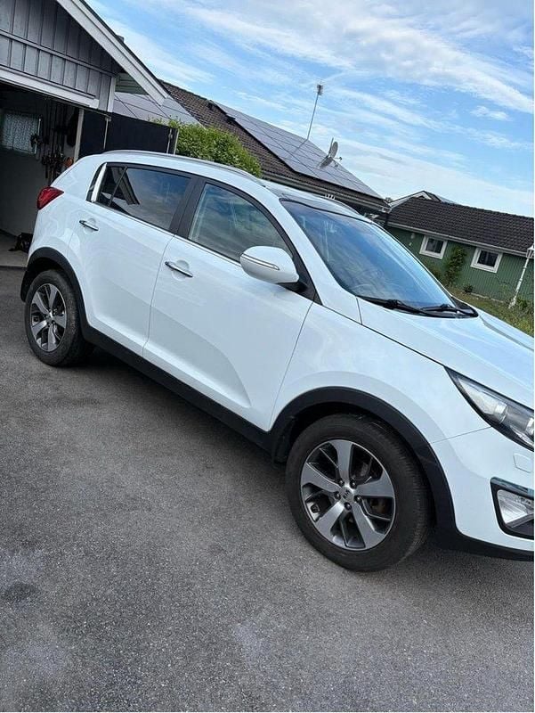 Vit Begagnad 2015 Kia Sportage SUV | 85 000 kr (Bra pris) - Bild 1/4