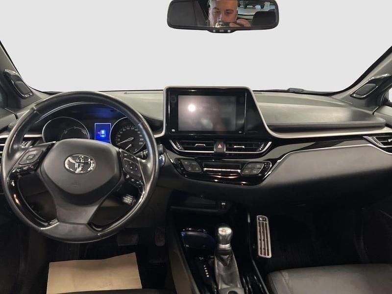 Begagnad Toyota C-HR Edition 122 HK (89 kW) 2018 Grå SUV