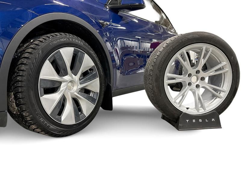 Begagnad Tesla Model Y Long Range AWD 378 kW (514 HK) 2023 Blå SUV