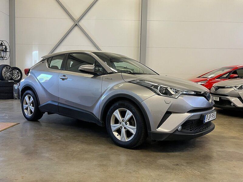 Mörkgrå Begagnad 2019 Toyota C-HR Active SUV | 179 900 kr (Bra pris) - Bild 1/4
