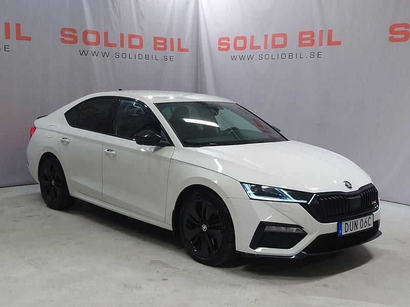 Vit Begagnad 2021 Skoda Octavia RS Halvkombi | 279 900 kr (Superpris) - Bild 1/4