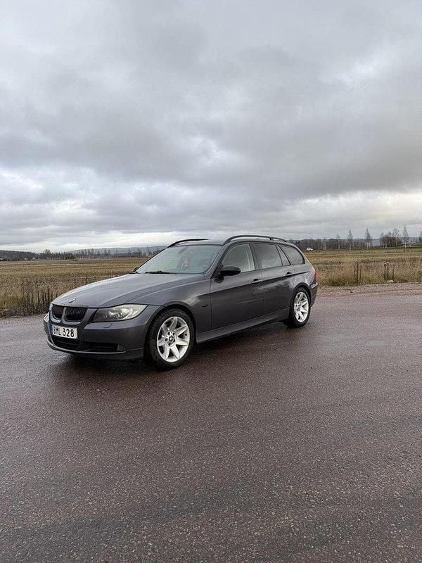 Grå Begagnad 2008 BMW 320 Kombi | 55 000 kr (Marknadspris) - Bild 1/4