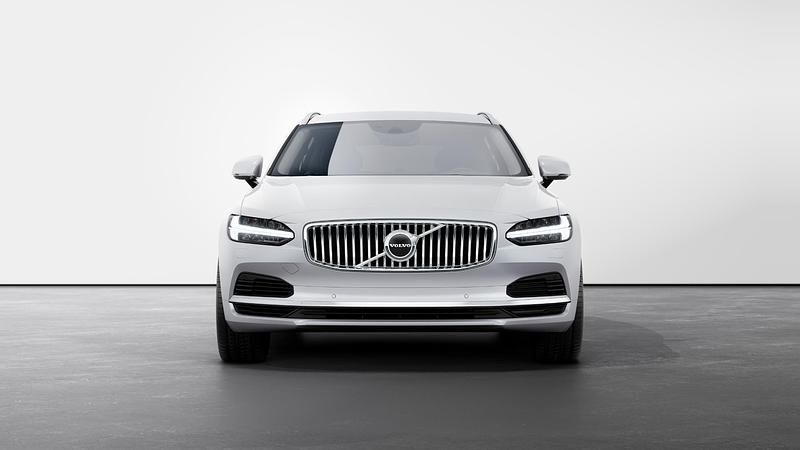 Ny Volvo V90 Core 2025 Vit Kombi