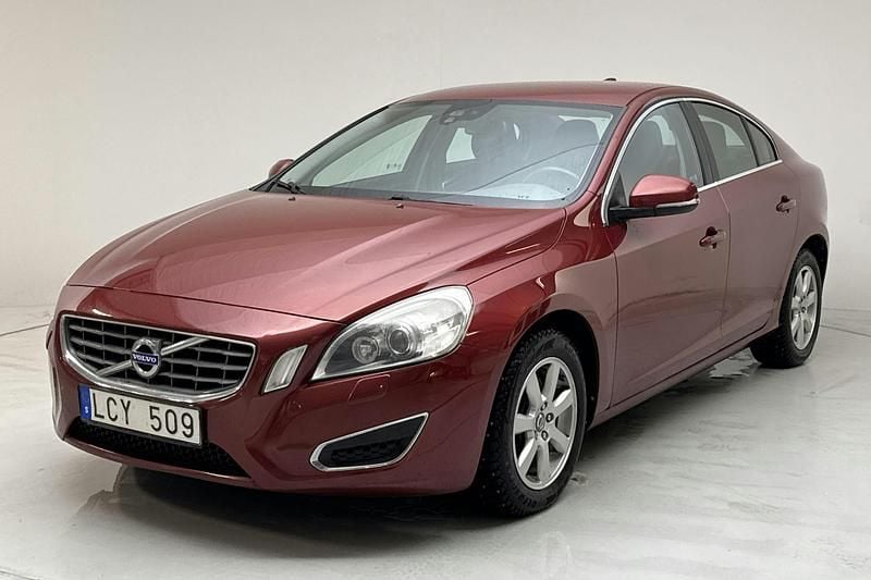 Röd Begagnad 2011 Volvo S60 Momentum Sedan | 104 000 kr (Bra pris) - Bild 1/4