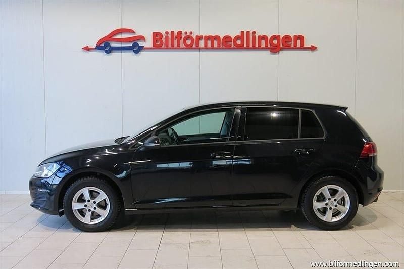 Svart Begagnad 2016 VW Golf VII Halvkombi | 98 900 kr (Bra pris) - Bild 1/4