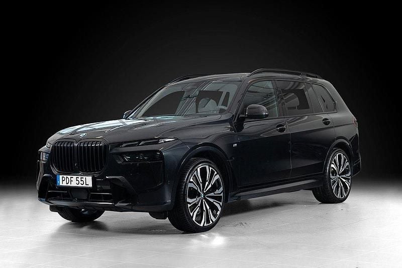 Svart Begagnad 2023 BMW X7 M Sport SUV | 969 000 kr (Marknadspris) - Bild 1/4