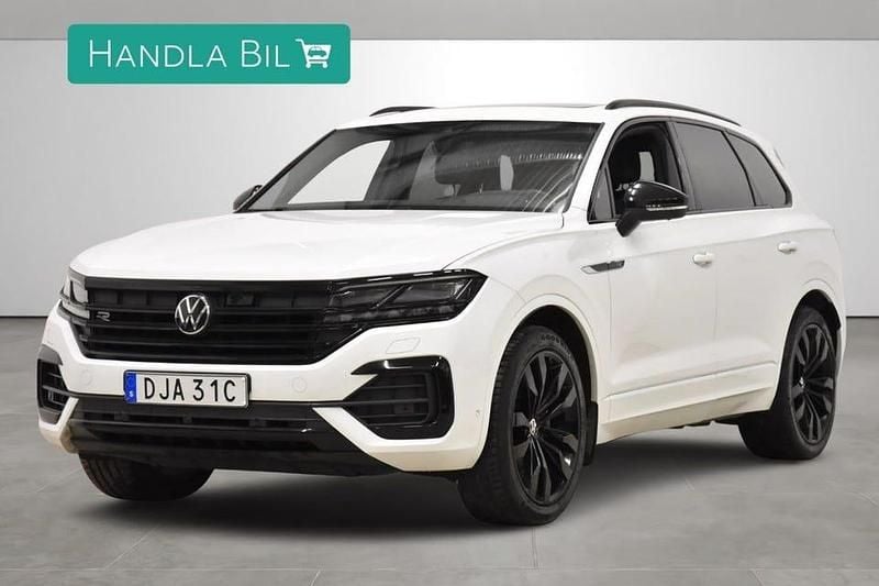 Vit Begagnad 2023 VW Touareg R-line SUV | 659 900 kr (Marknadspris) - Bild 1/4