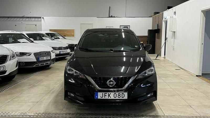 Begagnad Nissan Leaf 360º 110 kW (150 HK) 2019 Svart Halvkombi