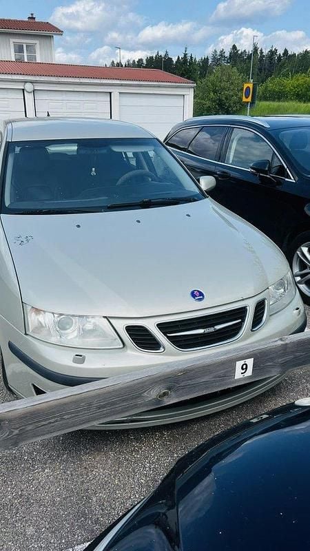Gul Begagnad 2006 Saab 9-3 Linear Kombi | 20 000 kr (Bra pris) - Bild 1/3