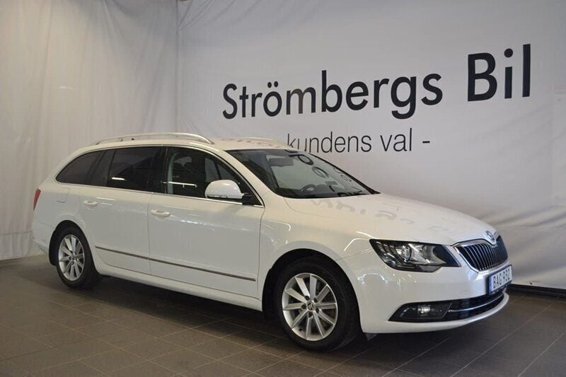 Vit Begagnad 2014 Skoda Superb Kombi | 149 000 kr (Dyr) - Bild 1/4