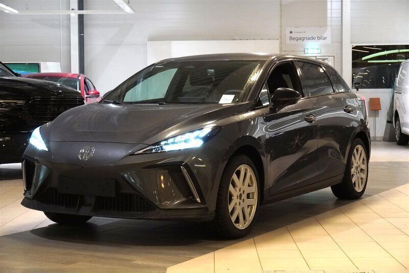 Grå/silver Begagnad 2023 MG MG4 EV Luxury Halvkombi | 396 650 kr (Dyr) - Bild 1/4