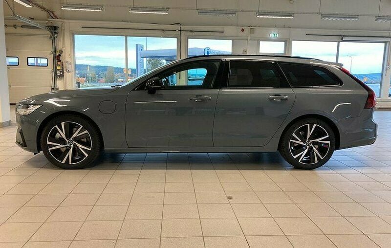 Begagnad Volvo V90 R-Design 392 HK (288 kW) 2021 Grå Kombi