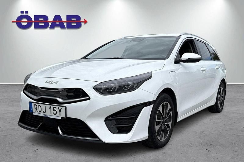 Vit Begagnad 2022 Kia Ceed Sportswagon Advance Kombi | 258 900 kr (Lite dyr) - Bild 1/4