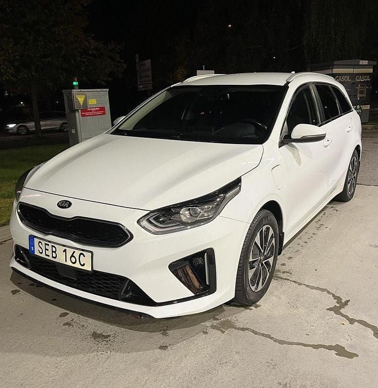 Vit Begagnad 2020 Kia Ceed Sportswagon Kombi | 195 000 kr (Bra pris) - Bild 1/4