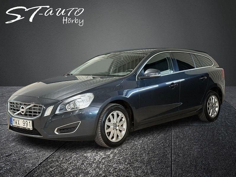 Grå Begagnad 2012 Volvo V60 Momentum Kombi | 49 900 kr - Bild 1/4