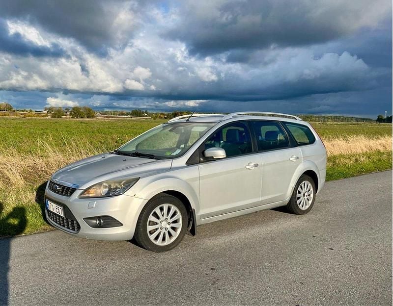 Grå Begagnad 2009 Ford Focus Kombi | 24 500 kr (Marknadspris) - Bild 1/4