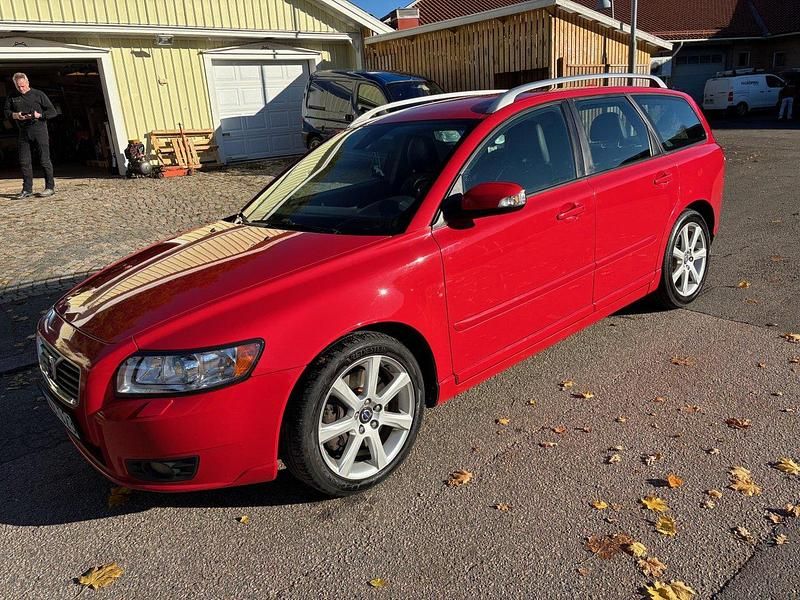 Röd Begagnad 2009 Volvo V50 Summum Kombi | 62 000 kr - Bild 1/4