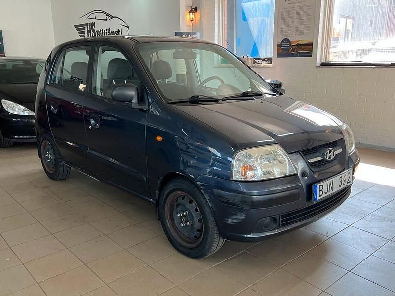 Ljusgrå (grå) Begagnad 2008 Hyundai Atos Prime Halvkombi | 23 900 kr - Bild 1/4