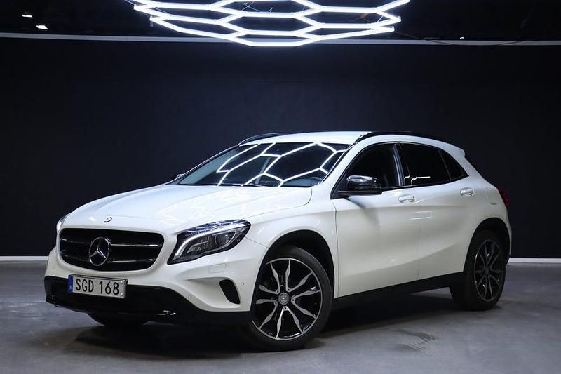 Vit Begagnad 2015 Mercedes GLA180 Premium SUV | 159 900 kr - Bild 1/4