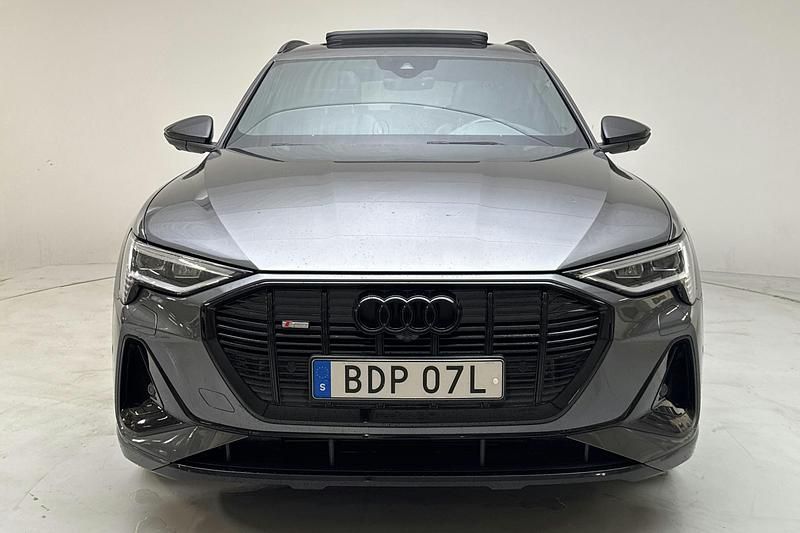 Begagnad Audi e-tron Proline 264 kW (360 HK) 2022 Grå SUV
