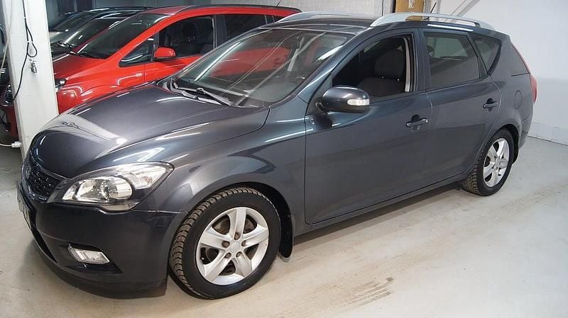 Begagnad Kia Ceed Sportswagon 128 HK (94 kW) 2011 Grå Kombi