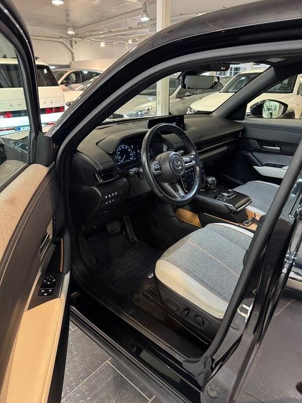Begagnad Mazda MX30 Makoto 105 kW (143 HK) 2022 Svart SUV