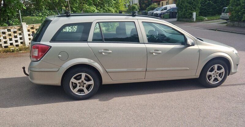 Grå Begagnad 2007 Opel Astra Kombi | 25 000 kr (Marknadspris) - Bild 1/4